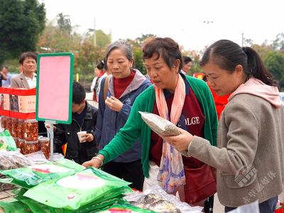 助力乡村振兴丨市两山投资公司：唱歌跳舞“玩”直播带货