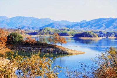 湖北赤壁：山水景色相映 齐绘冬日美景