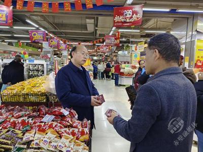 市领导带队开展春节前食品安全检查