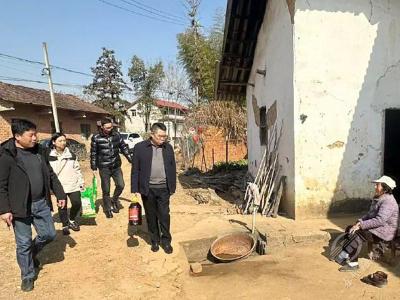 迎新春送温暖 市供销社开展驻点村慰问走访活动