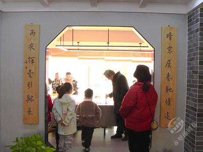 湖北赤壁：学新年贺词品春联文化 这堂书法课“干货”满满