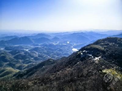 湖北赤壁：春意藏山间 不负初春行