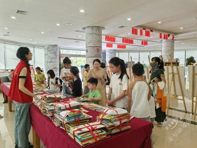 世界读书日换书大集开张啦！赤壁市民赶集“淘”好书