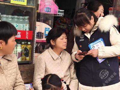 陆水湖街道：养老认证家中办 暖心服务零距离