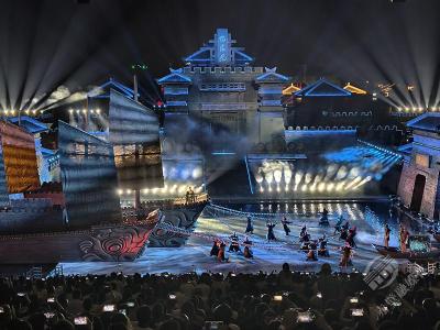 全球首部沉浸式三国实景剧《赤壁·借东风》震撼首演！