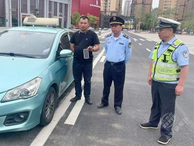 一部手机，两个暖心守护者