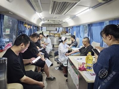 赤壁建工集团开展爱心献血活动