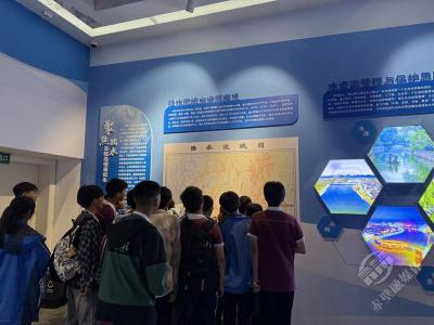 探秘坝体悟科技，对话自然育芳华——赤壁市车埠中学开展实景化教育活动