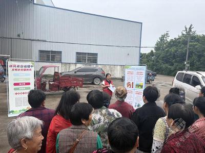 湖北赤壁：巧手包粽话家风 移风易俗树新风