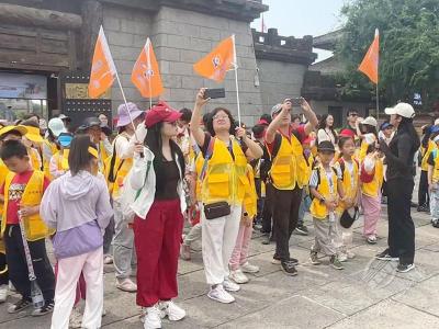 上海学子“沉浸式”研学 体验赤壁文旅融合特色