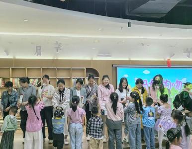 书香致远 感恩同行——赤壁市图书馆举办年度阅读表彰暨母亲节主题分享会