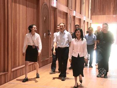 青海省政协副主席张晓容来赤壁考察调研