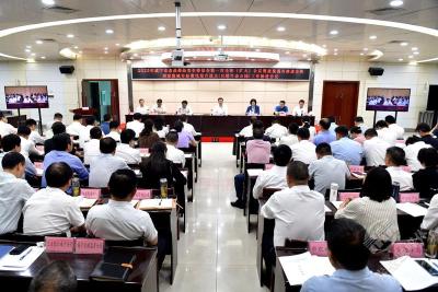 葛军在2025年咸宁市食药安委会第一次全体（扩大）会议上作工作经验交流