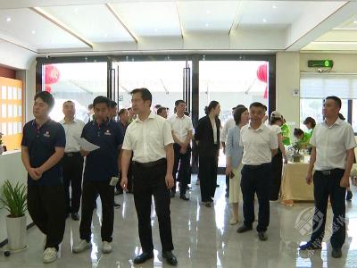 咸宁市食品饮料产业链工作组来赤壁考察调研