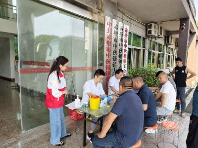 点滴热血 汇聚大爱  中伙铺镇红十字会组织义务献血活动