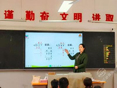 三尺讲台育桃李 一支粉笔写春秋 记赤壁市实验小学教师谢桃凤