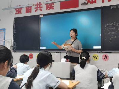青春绽芳华  杏坛育桃李 记赤壁市实验外国语学校教师陈瑶