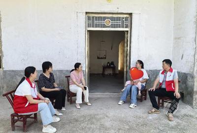赤壁市红十字会开展“红十字博爱周”慰问活动