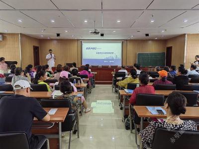 赤壁市老年大学联合市中医医院开展健康知识宣讲暨义诊活动