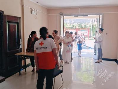 湖北赤壁：‌公益筛查进小区，健康服务零距离