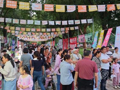 市商发集团润丰公司“夜活力”：点亮跳蚤市集 共赴仲夏狂欢盛宴