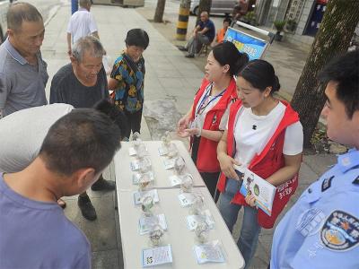 官塘驿镇开展“6.26”禁毒宣传日活动