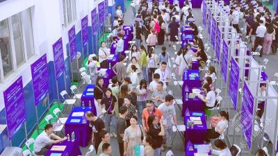 赤壁市2025年“才聚荆楚·共建支点·百县进百校联万企”就业促进专项行动走进武汉生物工程学院