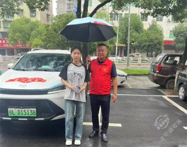 一辆车 一颗心 一路暖——中伙铺镇中伙社区三名党员爱心送考记