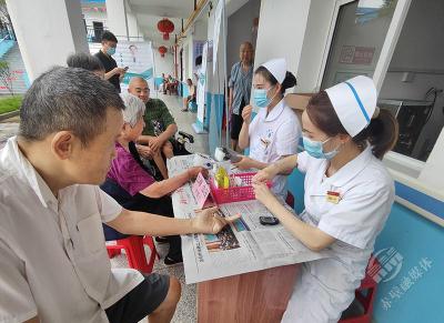 老有所养 老有所医 赤壁市中医医院到社会福利院开展义诊活动