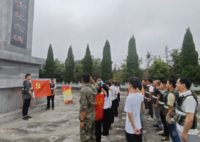 余家桥乡：清洁陵园敬英烈 红心向党映初心