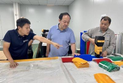 葛军在调研赤壁高新区重点项目建设工作时强调：全力确保项目早建成早投产早达效