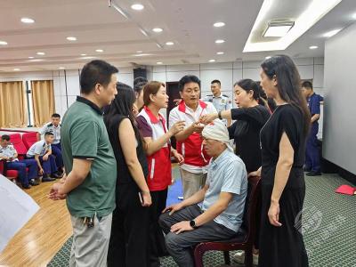 赤壁消防“充电”急救技，“火焰蓝”淬炼新本领