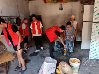 赤马港街道杨泗庙村：青衿夏日送清凉 关怀沁心暖乡邻