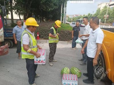 市水务集团开展高温慰问活动