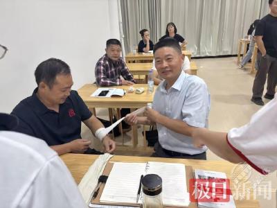 湖北赤壁：“救”在身边，政协委员变身“急救导师”