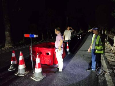 高温下的坚守 | 赤壁小柏公路站守护“三伏天”平安路