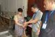 官塘驿镇逐户发放“环卫礼包” 助推“门前四包”全覆盖