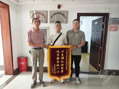 “高效办成一件事” | 赤壁市道路运输事业服务中心精准服务获企业锦旗致谢