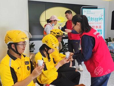 湖北赤壁：情暖户外劳动者