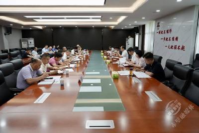 葛军主持召开赤壁市第十届人民政府第87次常务会议