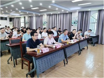 聚焦重点难点 实现突破发展 赤壁市卫健系统2025年卫健大讲堂（院长讲堂第三期）开讲