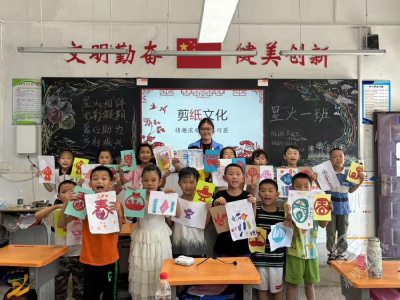 湖北赤壁：剪刀裁红纸，匠心传文脉