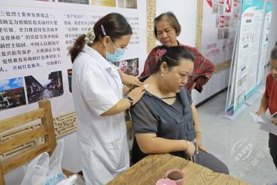 赤壁市人民医院“听党话，跟党走”义诊走进羊楼洞村——免费送医送药惠民生，三伏贴体验暖人心