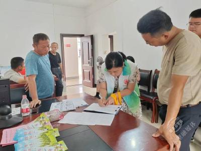 赤壁市未成年人保护中心深入赤壁镇开展困境、留守儿童暑期双线护航安全行动