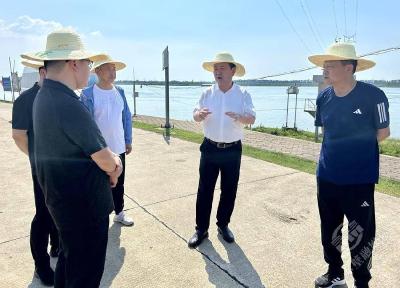 葛军开展巡江调研 筑牢防汛与生态“双防线”