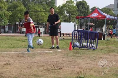 点亮孩子的星辰大海——记赤壁镇中学教师龚政