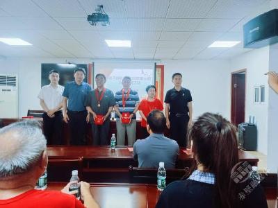 赤马港街道砂子岭社区：情暖“七一”践初心 致敬荣光担使命
