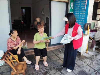 蒲圻街道北街社区：防溺水宣传进家门 暑期托管解民忧