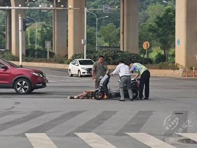 赤壁红十字 “急救侠” 在武汉街头暖心救援