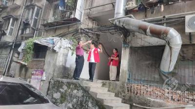 蒲圻街道金鸡山社区：携手清楼道 共筑安全线